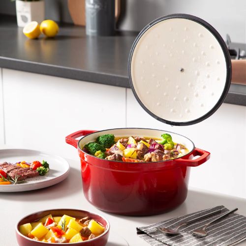 cocotte-fonte-emaillee-rouge-avec-couvercle