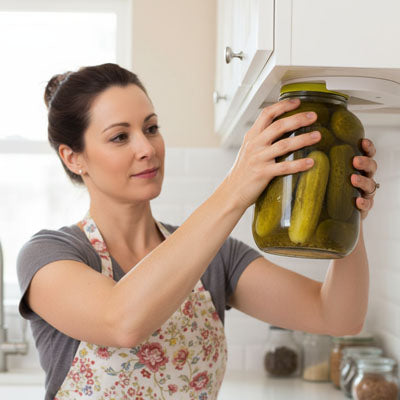 ouvre-bocal-sous-etagere-cornichons
