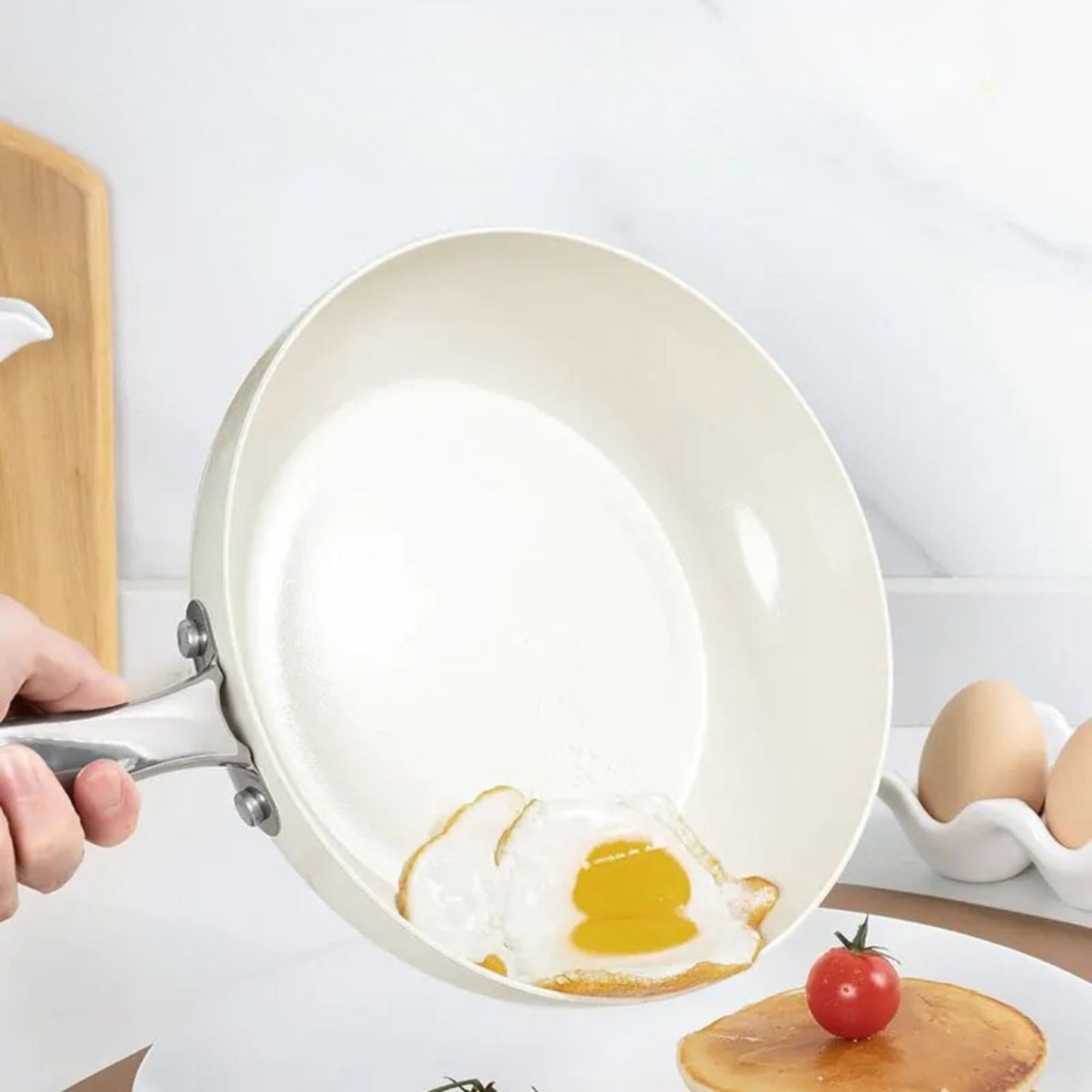 poele en ceramique blanc pratique