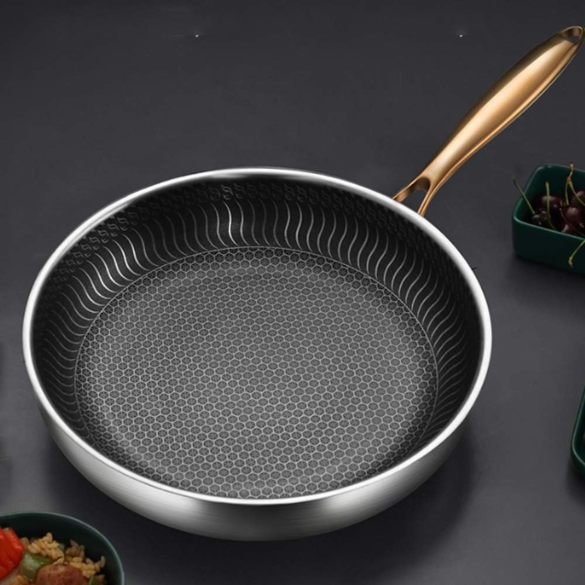 poele en inox nid d abeille manche dore