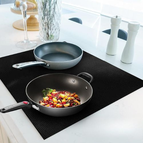 protection-plaque-a-induction-noir-casserole