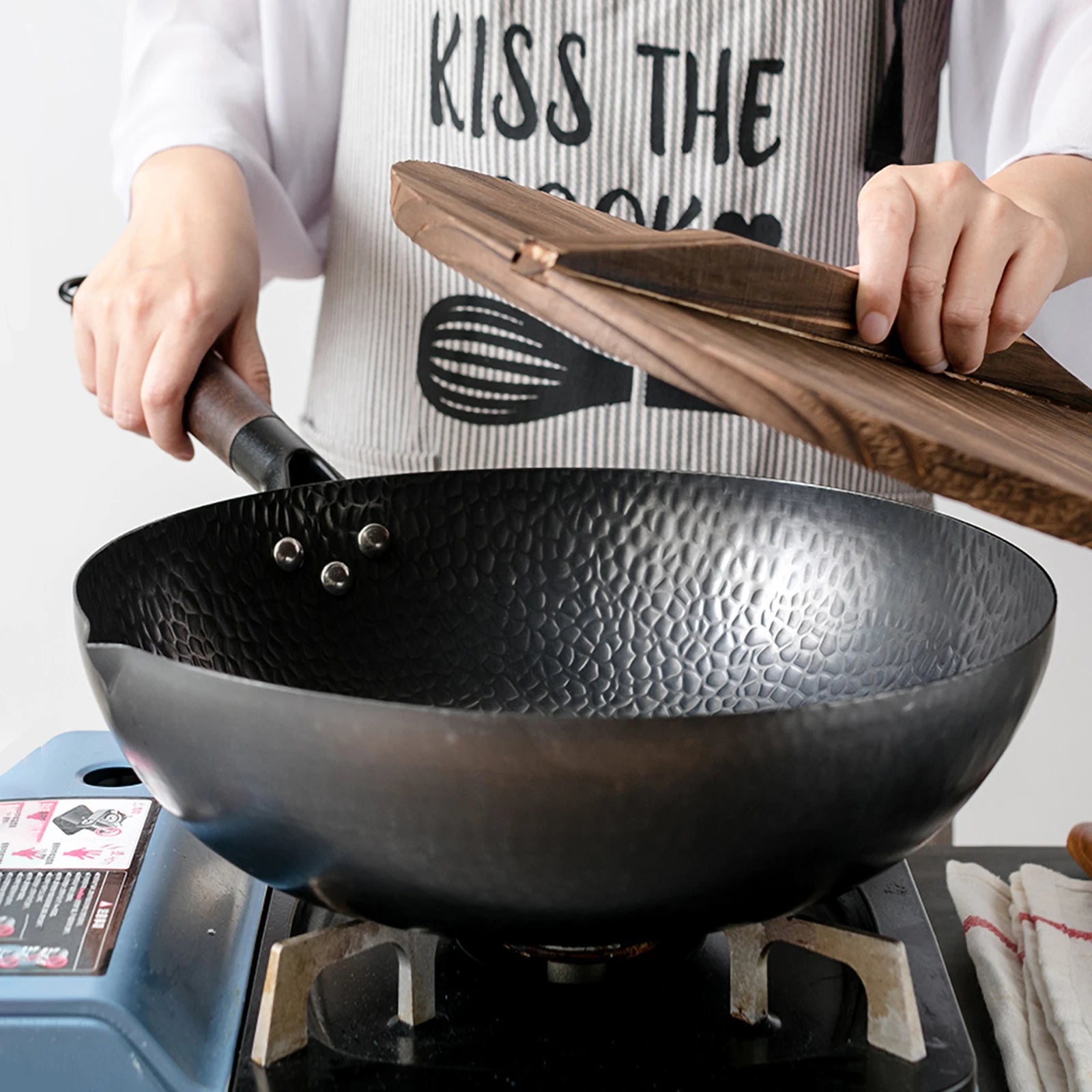 wok acier carbone large